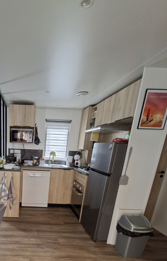 Complete kitchen with oven, microwave, fridge and dishwasher