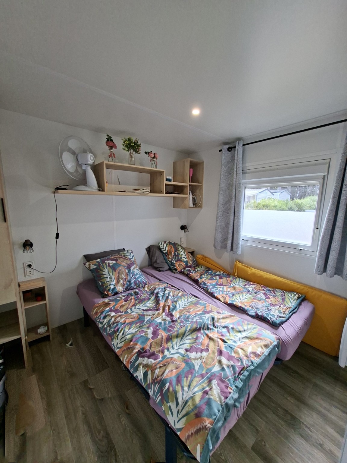 Second bedroom with two single beds